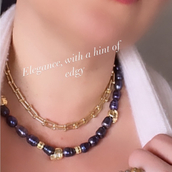 Pearls and gold skulls necklace - Picture 3 of 3